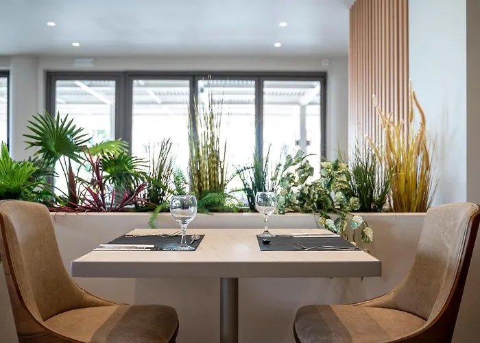 Готель Apollon 4*